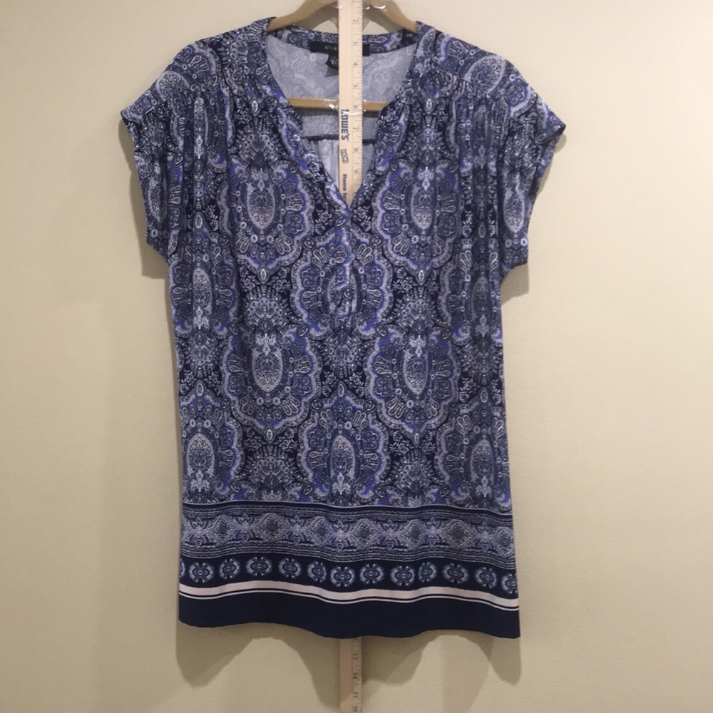 Blue pattern top - Picture 2 of 8